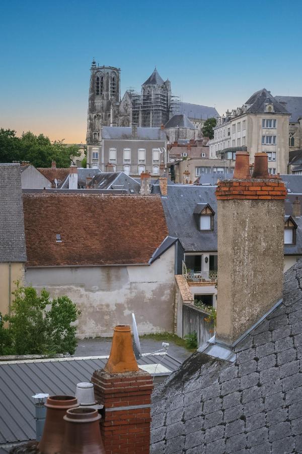 Appartement Vue Sur La Cathedrale - Au Coeur De Bourges Extérieur photo